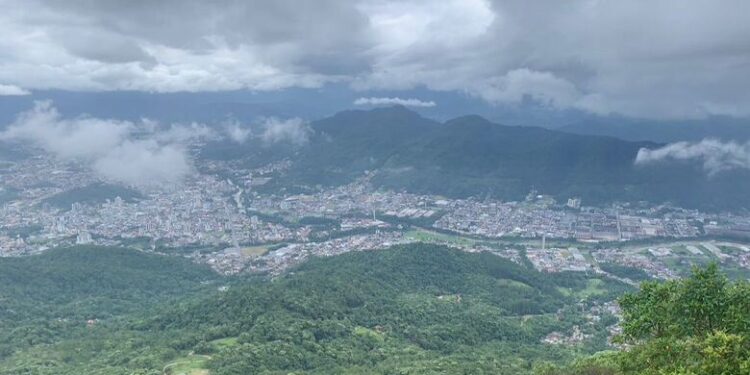 Defesa Civil alerta para fortes rajadas de vento na sexta-feira em SC