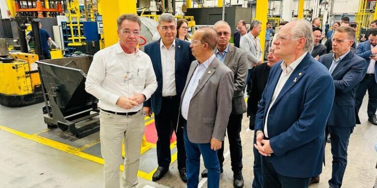 Governador visita parque fabril da WEG em Jaraguá do Sul