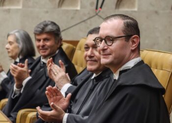 Cristiano Zanin é empossado no cargo de ministro do STF