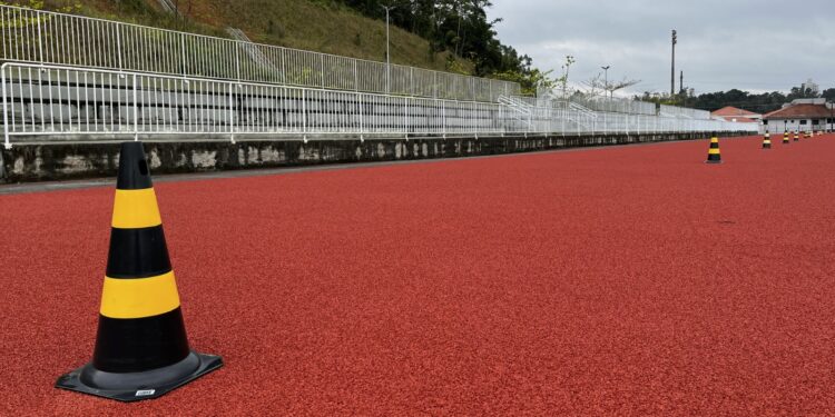 Pista de atletismo de Jaraguá terá cobertura na arquibancada e lanchonete