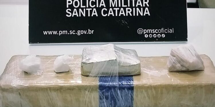 Homem é preso com 1 kg de maconha em Jaraguá