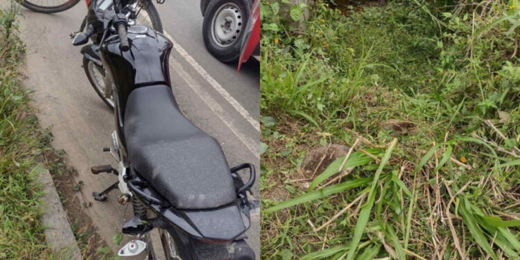 Mulher perde controle de moto e cai em riacho em Schroeder