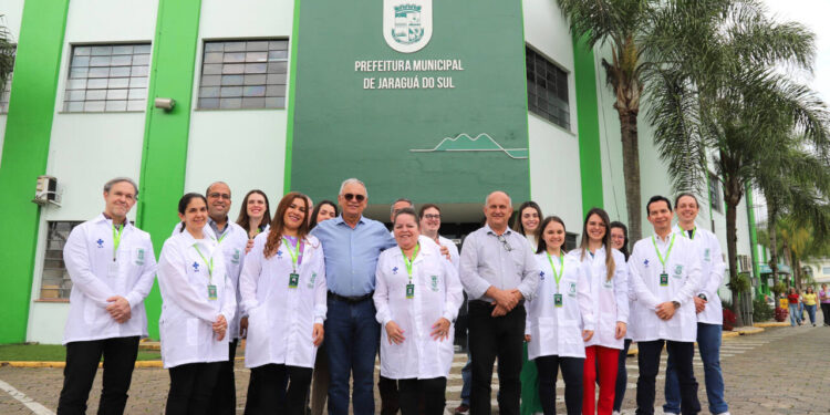 Prefeitura de Jaraguá contrata 22 médicos e passa a ter 100% de cobertura médica