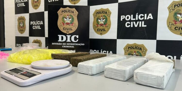 Operação contra tráfico de drogas e organização criminosa é executada em Joinville