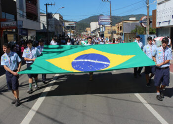 Rua Reinoldo Rau recebe o Desfile de 7 de Setembro em Jaraguá do Sul