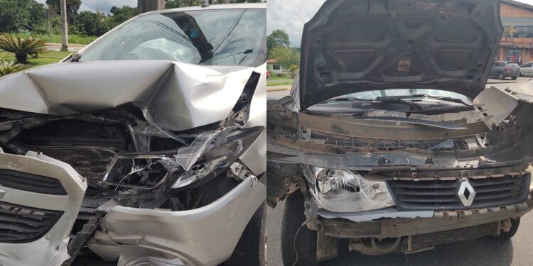 Homem fica ferido após colisão entre dois carros em Jaraguá do Sul