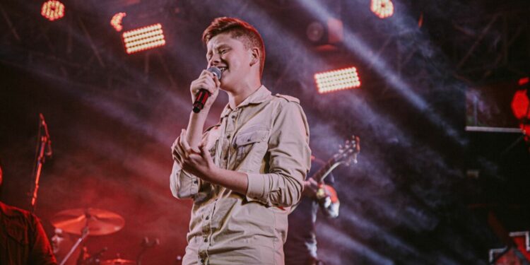 Gustavo Bardim celebra música mais tocada em SC, programa na 105 FM e novo lançamento