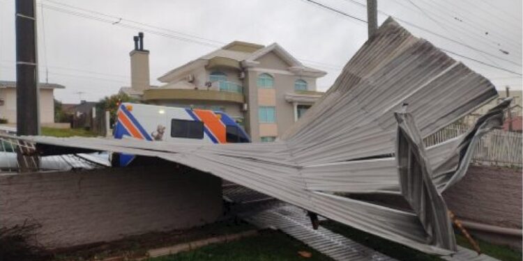 Defesa Civil registra ventos de 113 km/h em SC