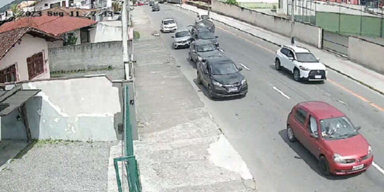 [Vídeo] Câmera registra acidente em Joinville