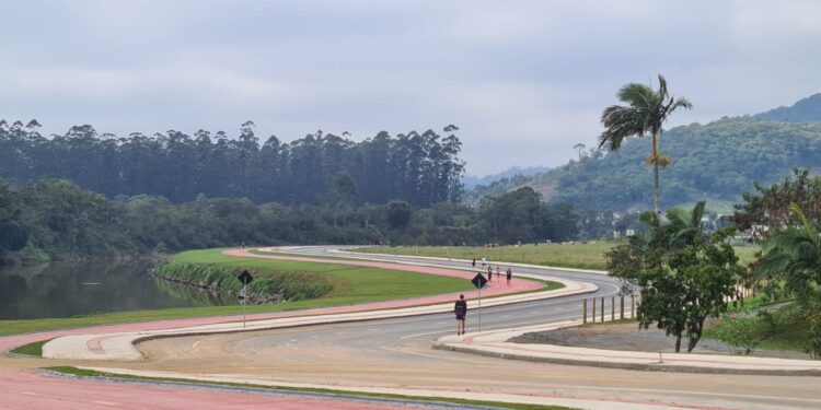 Terceiro trecho da Via Verde, em Jaraguá, está em fase de finalização