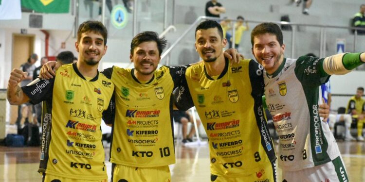 [Vídeo] Jaraguá Futsal goleia em Brasília e assume o quinto lugar da LNF