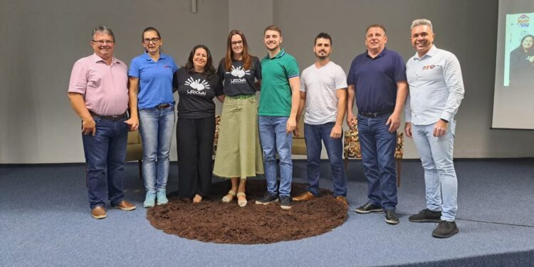 Rancho Bom Supermercados repassa mais de R$ 80 mil para Apae Schroeder e UP Down