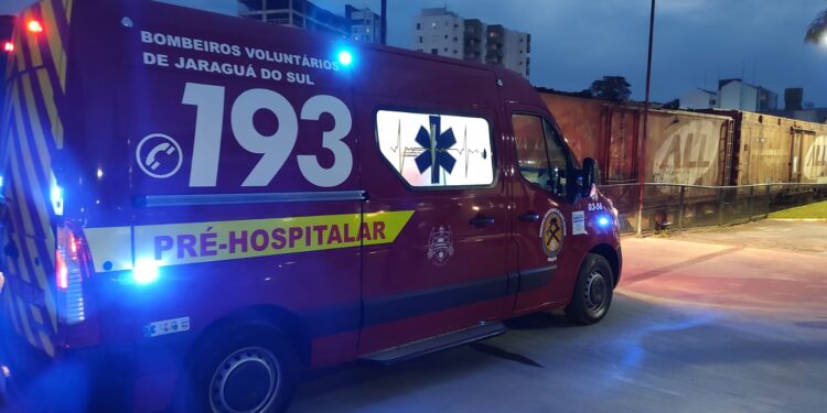 Homem tem ferimento grave após acidente com trem em Jaraguá do Sul