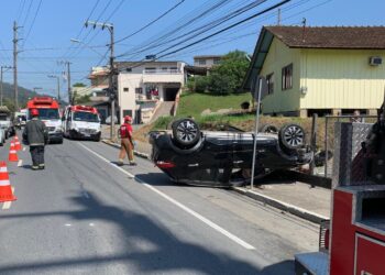 Mulher fica gravemente ferida após ser atropelada por carro em Jaraguá do Sul