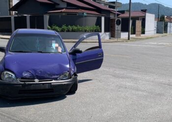 Carro com bebê de 4 meses se envolve em acidente, em Jaraguá do Sul