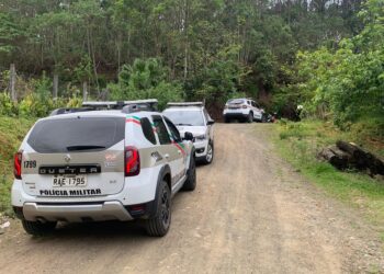 PM faz buscas por homem que fugiu de abordagem em Schroeder