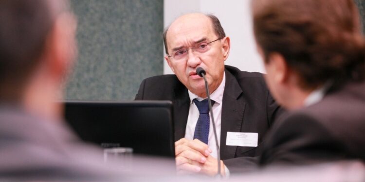 Alesc aprova nomeação de Ademir Izidoro para Aresc