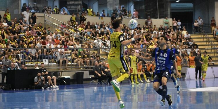 [Vídeo] Jaraguá Futsal vence Taubaté e fecha primeira fase da LNF em quinto lugar