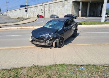 [Fotos] Dois carros se envolvem em acidente na BR-280, em Guaramirim
