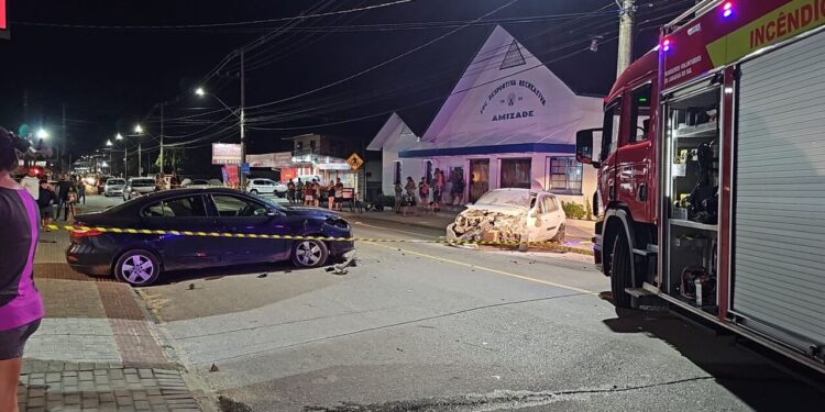 Três pessoas são encaminhadas ao hospital após acidente em Jaraguá do Sul