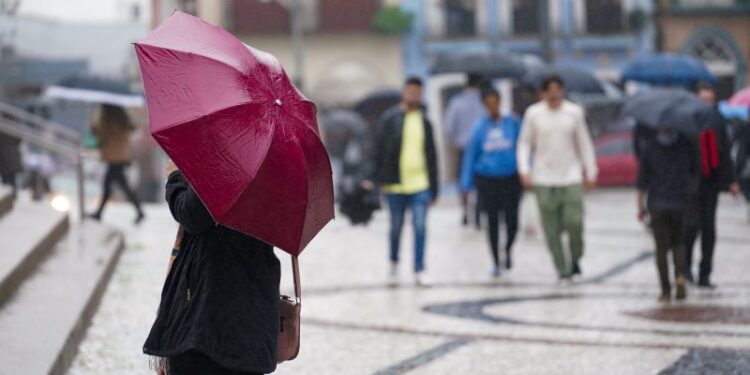 Fortes rajadas de vento devem atingir a região nesta segunda-feira (04)