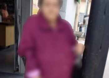 Filho abandona mãe idosa em estacionamento após briga em Itajaí