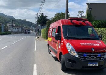 Motociclista fica ferido após acidente com carro em Jaraguá do Sul