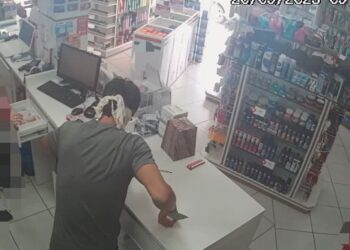 Bandido armado com faca assalta farmácia em Massaranduba