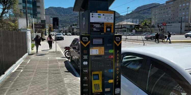 Estacionamento rotativo de Jaraguá já conta com novos parquímetros