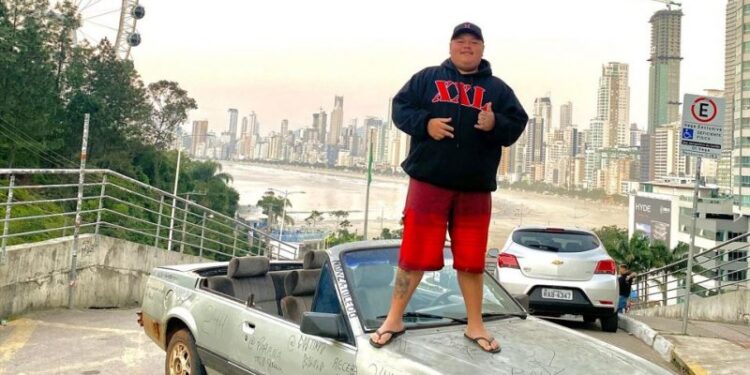 Homem que viajou 800 km até SC em Monza conversível é morto a tiros no PR