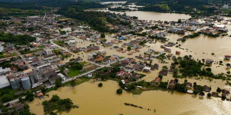 SC tem 138 municípios com ocorrências relacionadas às chuvas e temporais voltam a atingir o estado nesta quarta