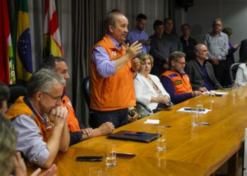 Governador Jorginho Mello reforça pedido de recursos federais para dragagem de rios e reconstrução das cidades atingidas