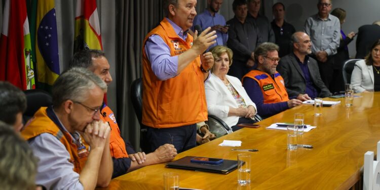 Governador Jorginho Mello reforça pedido de recursos federais para dragagem de rios e reconstrução das cidades atingidas