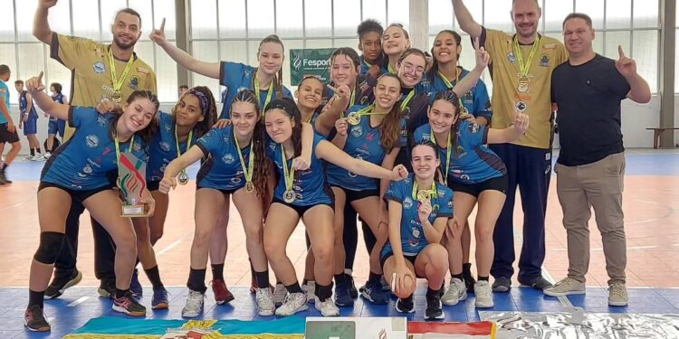 Handebol feminino de Massaranduba conquista a etapa estadual da Olesc