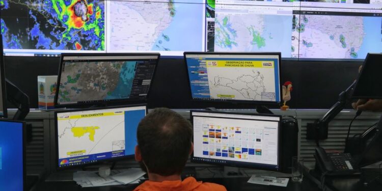 Defesa Civil alerta para temporais e chuva volumosa para Santa Catarina
