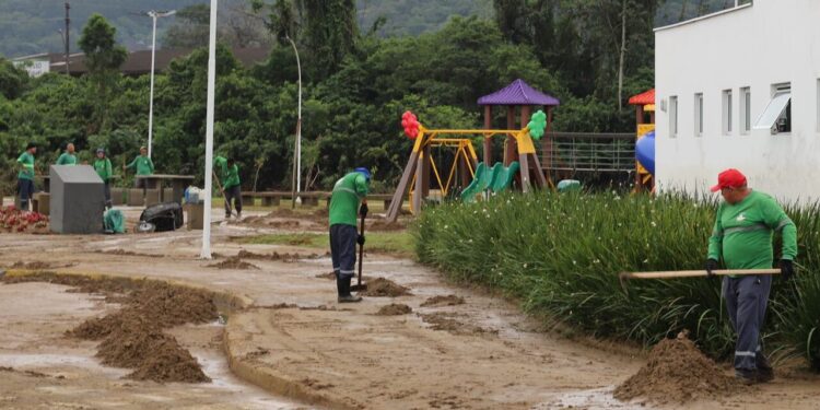 Após enchente, promotor destaca papel ambiental do Parque Linear Via Verde
