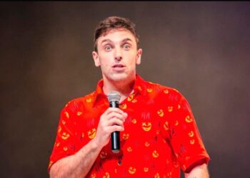 Prefeitura de Pomerode cancela reserva de teatro para humorista Léo Lins