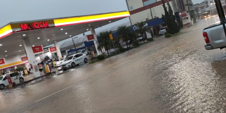 [Fotos] Chuva causa alagamentos em Guaramirim