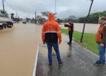 Trânsito é interditado na Via Verde, em Jaraguá do Sul