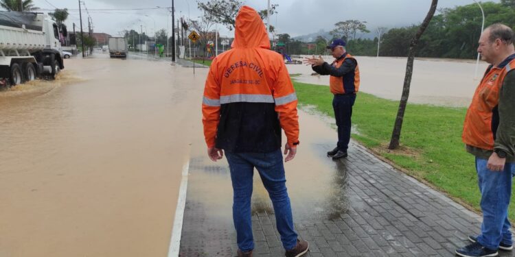 Trânsito é interditado na Via Verde, em Jaraguá do Sul