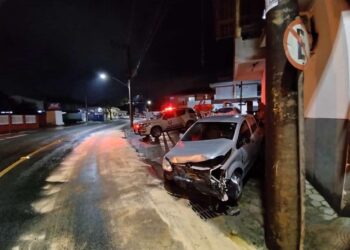 Jovem tenta fugir da PM e acaba preso com carro furtado em Jaraguá do Sul