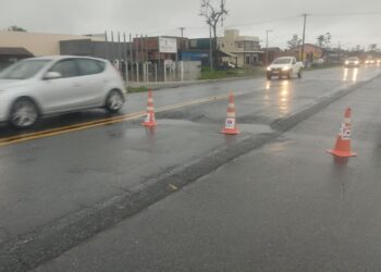 Pista começa a ceder na BR-280, em Araquari