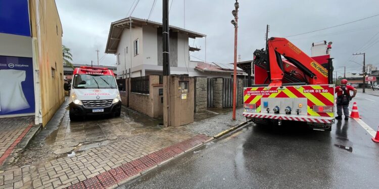 Homem tem parada cardiorrespiratória revertida após cair em poço em Jaraguá do Sul