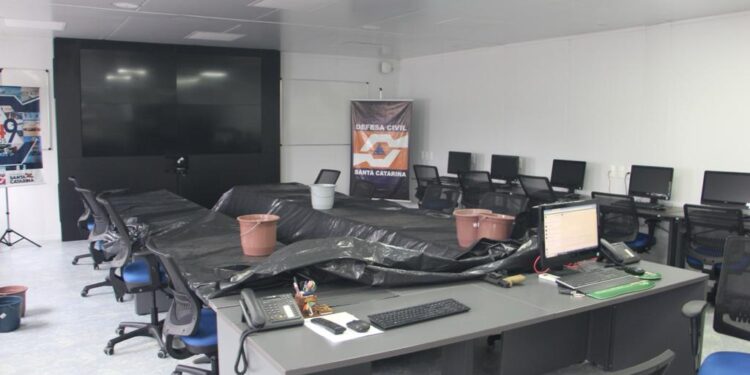 Chove dentro: Dr. Vicente aponta deficiência na estrutura da Defesa Civil em Jaraguá do Sul e cobra melhorias