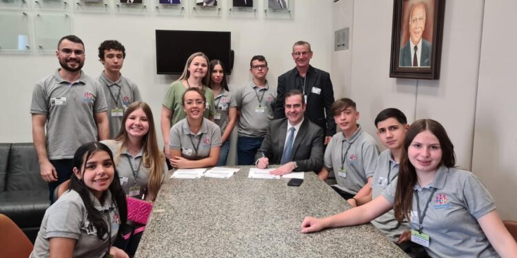 Vereadores Mirins de Guaramirim participam de evento em Brasília