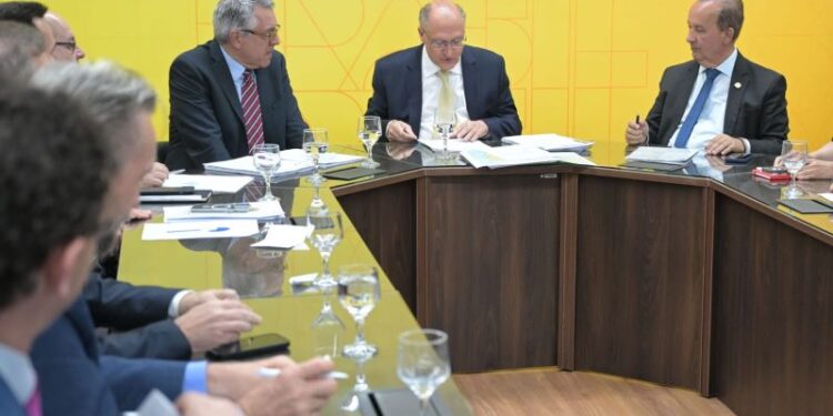 Governo Federal vai liberar R$ 94 milhões para municípios afetados por chuvas em SC