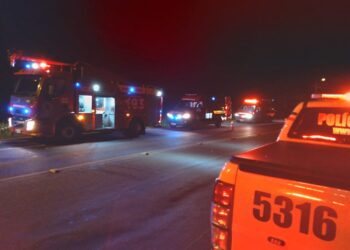 Carro cai em rio após acidente em Massaranduba