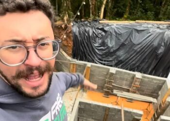 [Vídeo] À espera do apocalipse zumbi e guerra nuclear, casal constrói bunker em SC