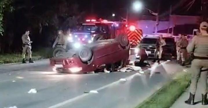 Homem morre após capotar carro durante fuga da PM em Guaramirim