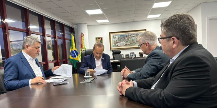 Governador se reúne com Lunelli e diz que recuperar rodovias é prioridade